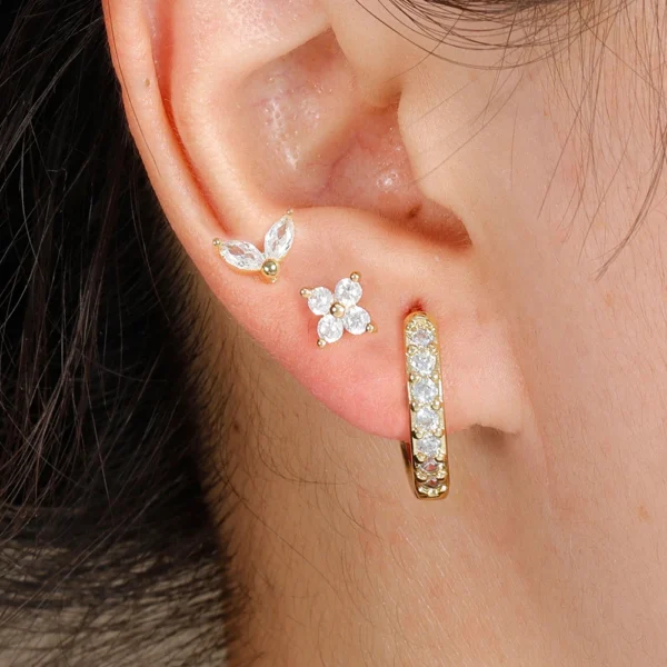 LustreGlow™ Cubic Zirconia Stud Earrings – Timeless Brilliance - Image 2