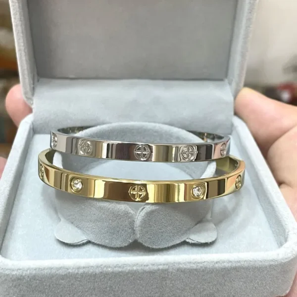 Aureum Cuff™ – Timeless Gold-Tone Stainless Steel Bangle